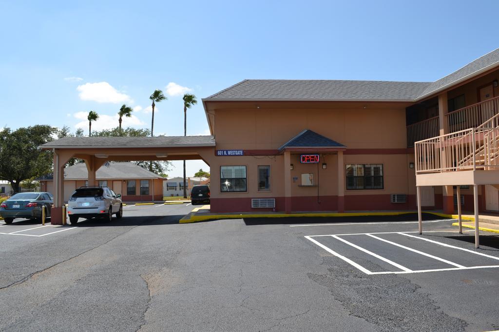 Deluxe Inn And Suites Weslaco Zewnętrze zdjęcie